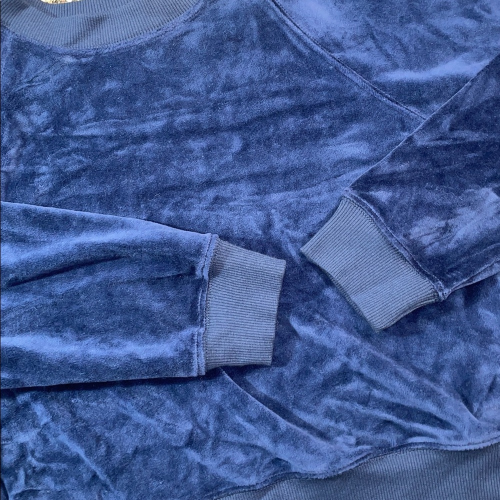 🆕 Universal Thread Leisure Studio Velour Pullover Navy Blue Sweatshirt M | NWT - Picture 2 of 5